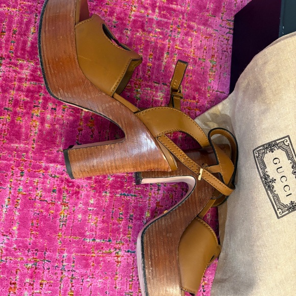 Gucci Interlocking G Cutout Platform Sandal in Cuir- 38.5 - Picture 6 of 8